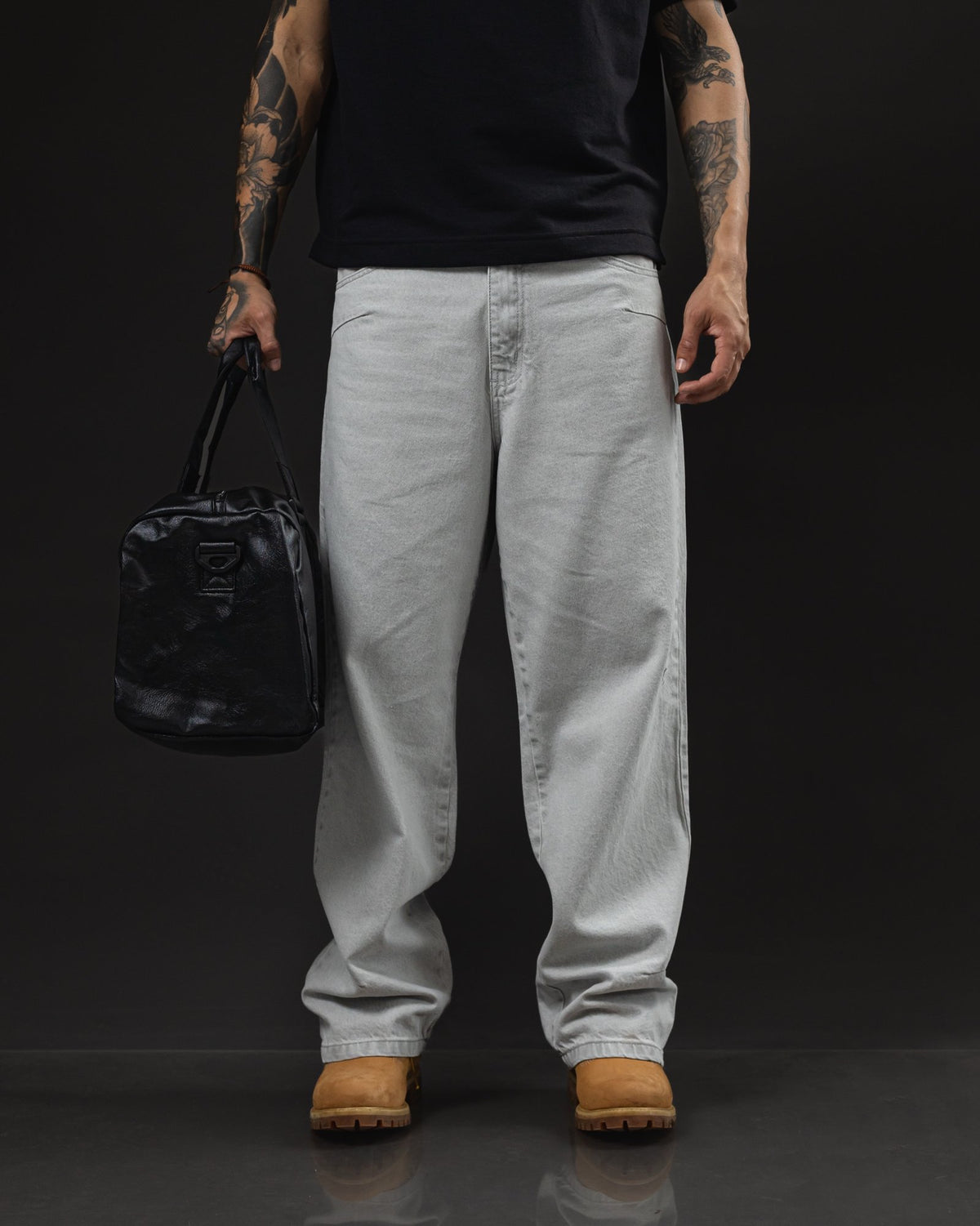 Pantalón Baggy Gris Ice - look con botas