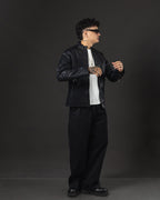 Pantalón OTTO Chino Negro con pinzas estilo japonés - look con campera de cuero
