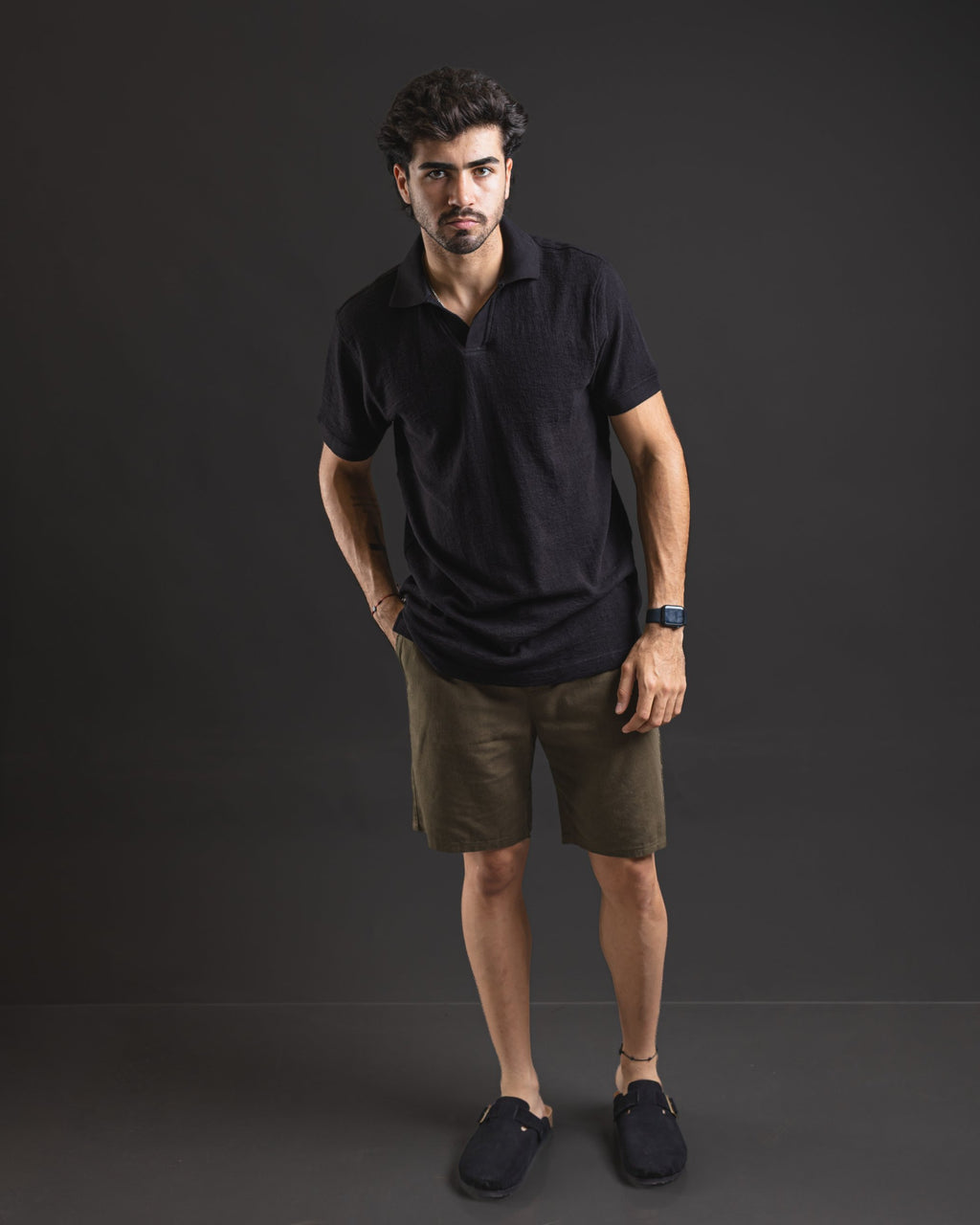 Polo Corrugated Aeropostale negro – look completo