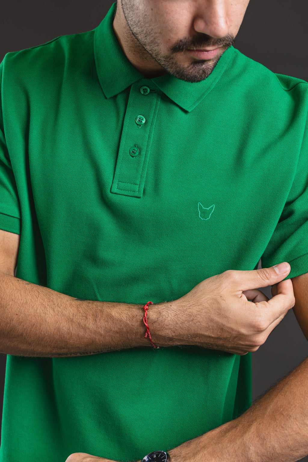 Polo OTTO Basic verde – primer plano frontal