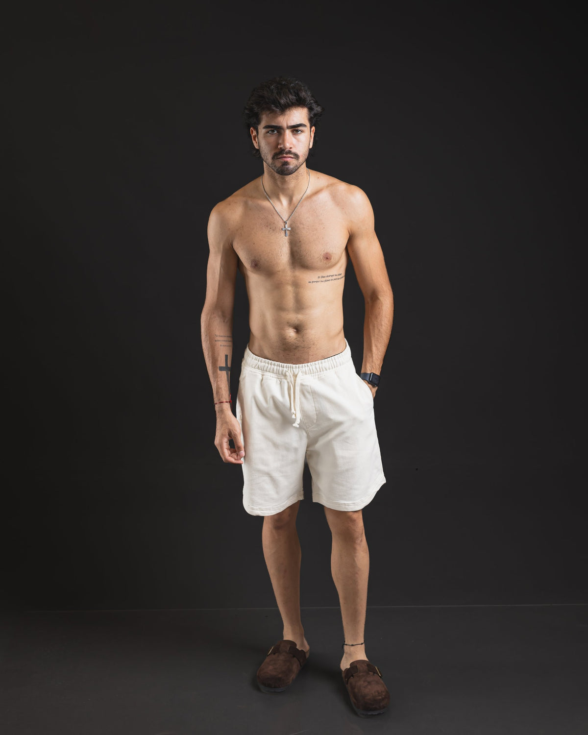 Short Engomado Confort Eco crema – look completo