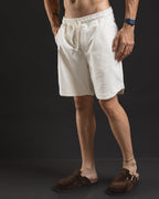 Short Engomado Confort Eco crema – vista lateral con cordón